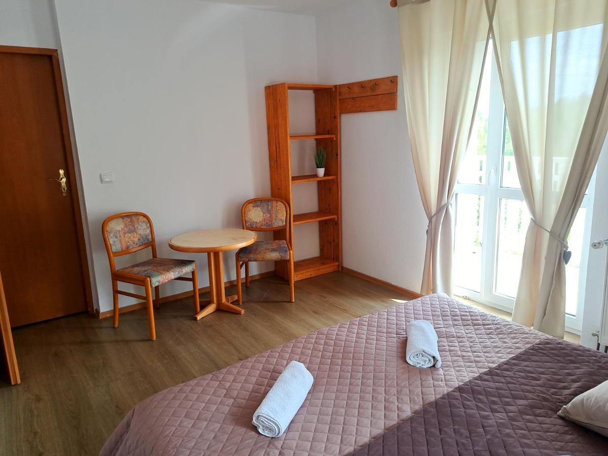 Gorskie Zacisze Bed & Breakfast Боровице Екстериор снимка